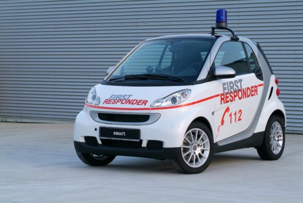 Mercedes-Benz mit fünf Einsatzfahrzeugen auf der RETTmobil
