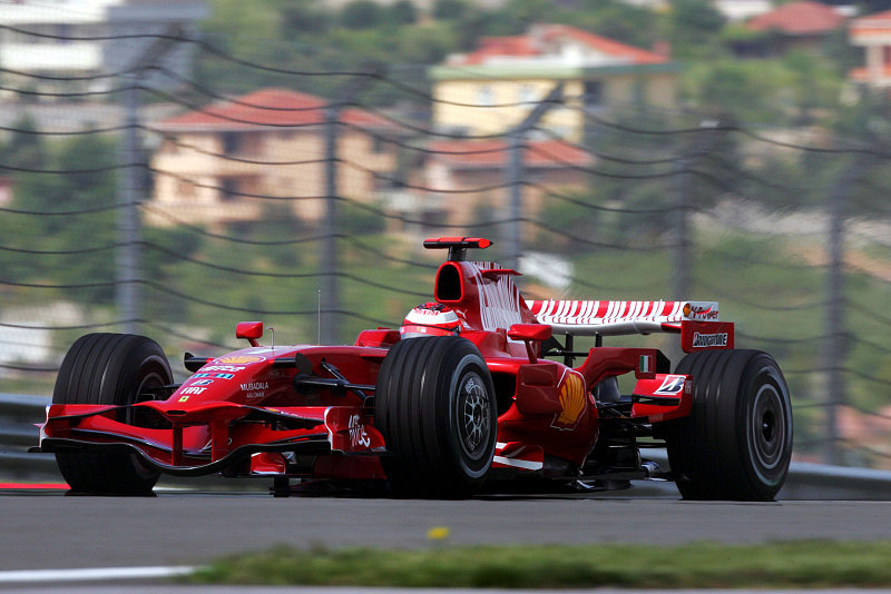 Räikkönen knapp vor Hamilton: Rot gegen Silber