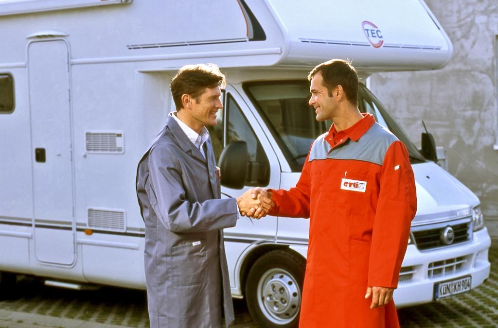 Service: Urlaubsfahrt mit Reisemobil und Caravan
