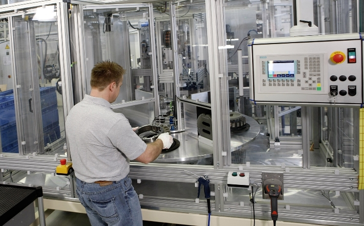 ZF eröffnet Produktionsstätte für Hybridmodule