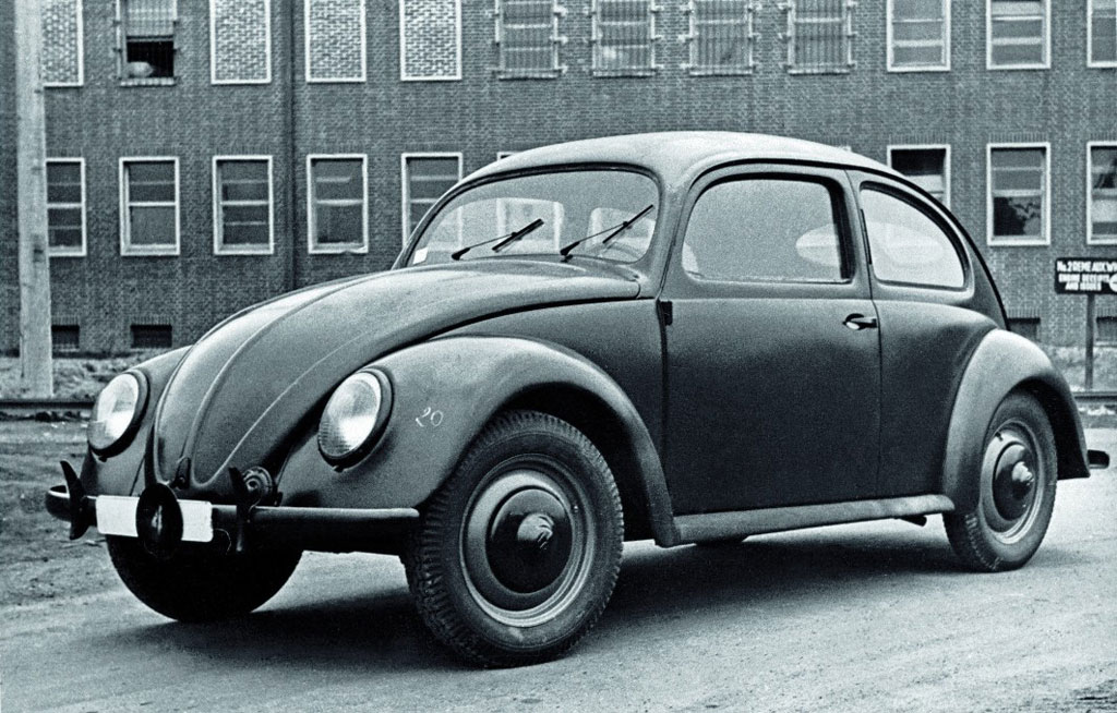 Drei Volkswagen Käfer rollen aus Slowenien an