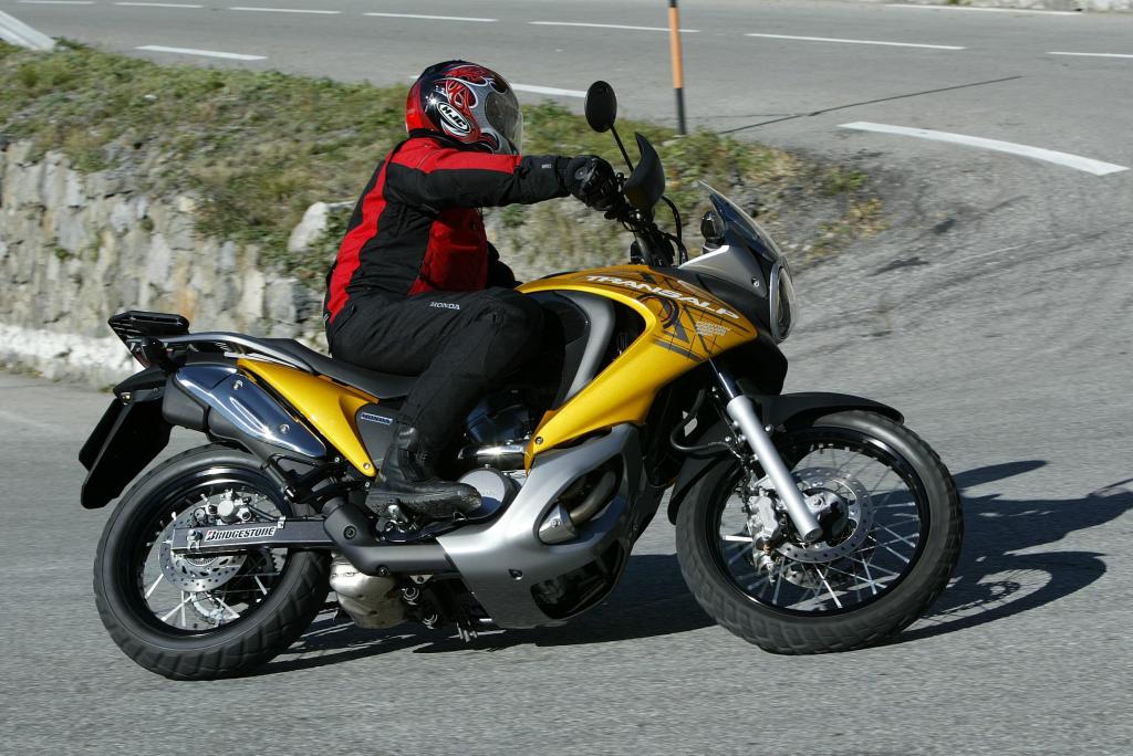 Fahrbericht Honda Transalp: Über die Alpen und dann immer weiter 