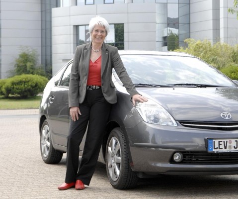 Heide Ecker-Rosendahl fährt Toyota Prius