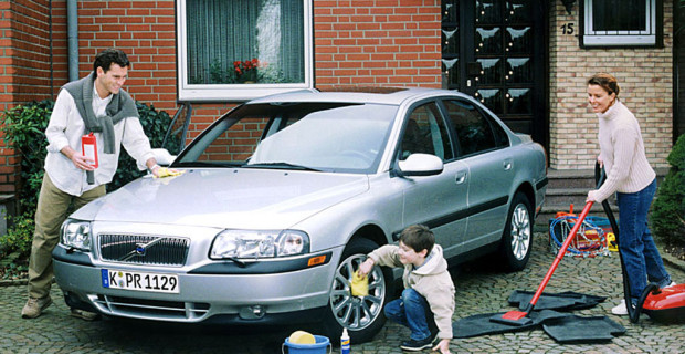 Hochglanz für die Auto-Karosserie: Polituren im Test 