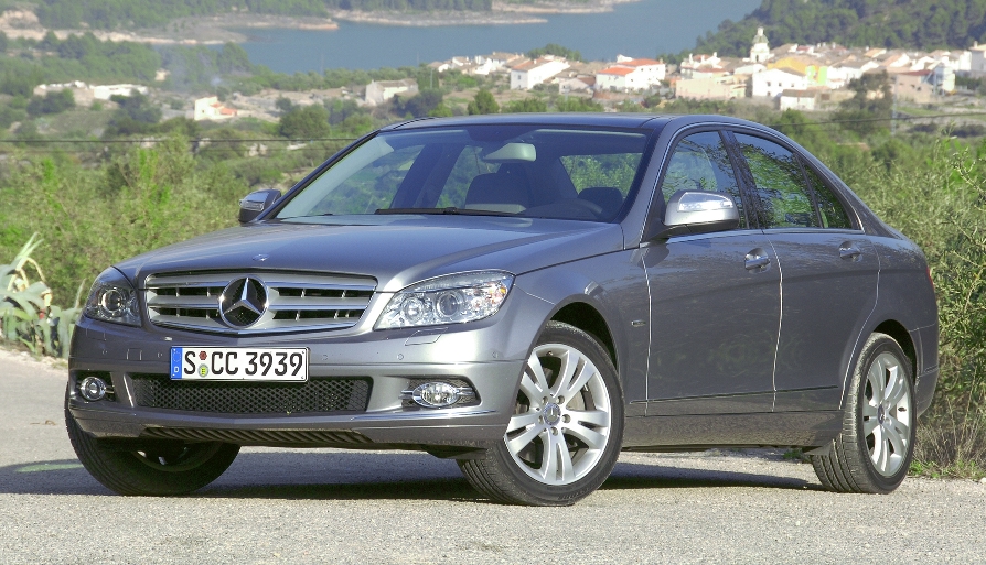 Mercedes-Benz liefert im ersten Jahr 300 000 C-Klasse-Modelle aus