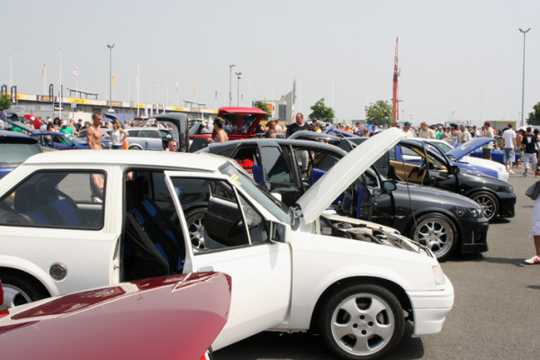 Opel-Treffen mit allen Extremen - Hitze, Regen und neuer Rekord
