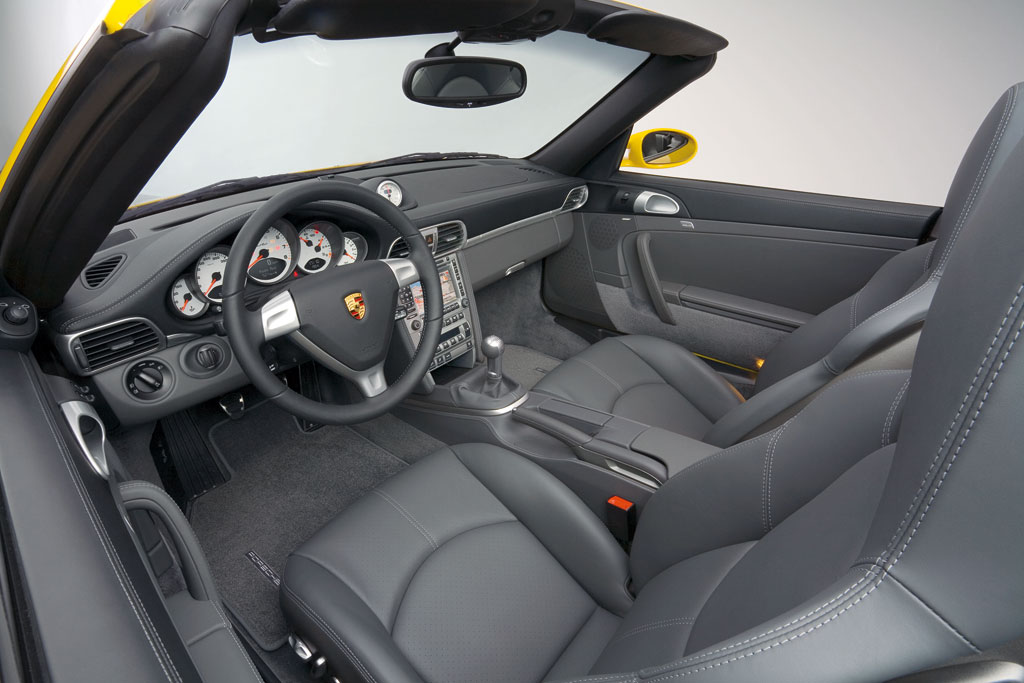 Porsche präsentiert Carrera 4 mit elektronisch geregeltem Allradantrieb