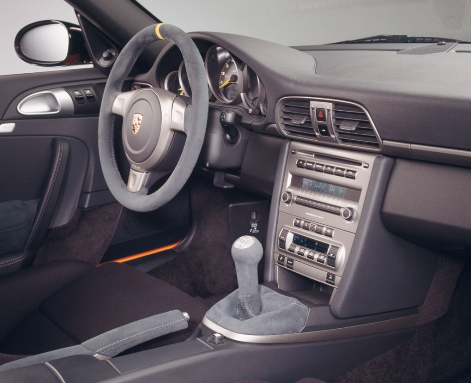 Porsche präsentiert Carrera 4 mit elektronisch geregeltem Allradantrieb