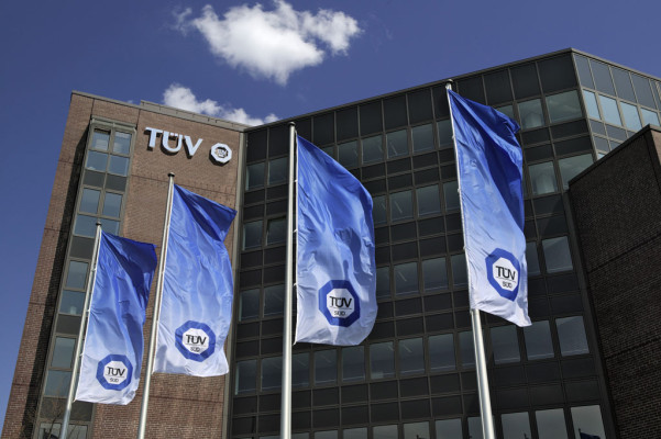 Tipp vom TÜV: Mit der Klimaanlage Sprit sparen