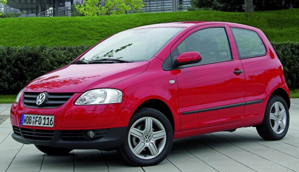 Volkswagen unterstützt Stefan Raabs Autoball-EM mit 16 Fox