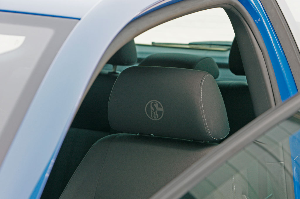 Volkswagen zeigt auf Schalke Polo „S04-Edition“