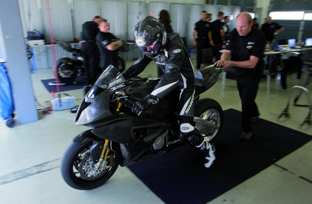 BMW testet S 1000 RR auf dem Lausitzring