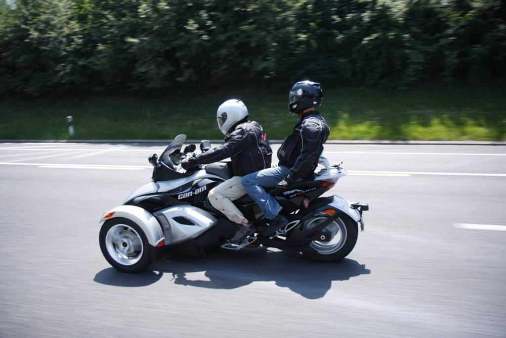 Can-Am Spyder: Jetski auf dem Asphalt 