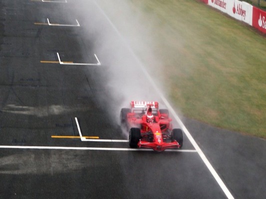 Ferrari ließ den Sieg an der Box liegen: Falsche Reifen-Entscheidungen