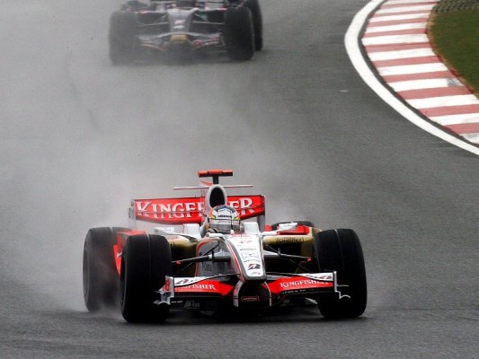 Force India und die verpasste Chance: Aquaplaning & Graining