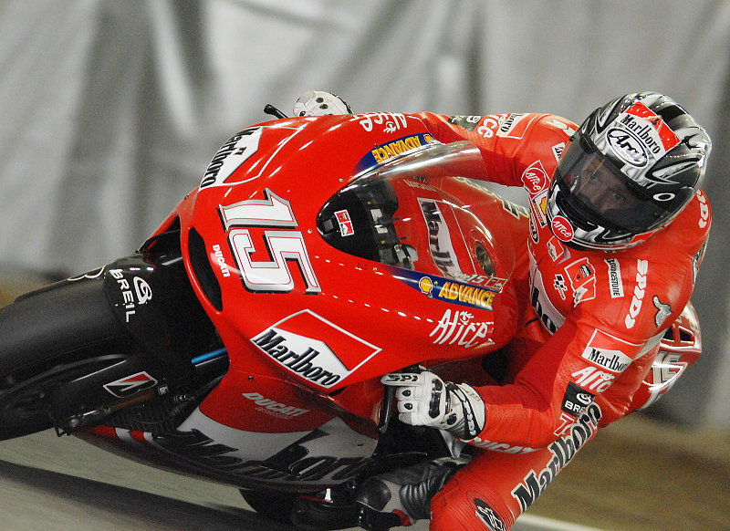 Gibernau stürzt beim Test: Alle Optionen offen