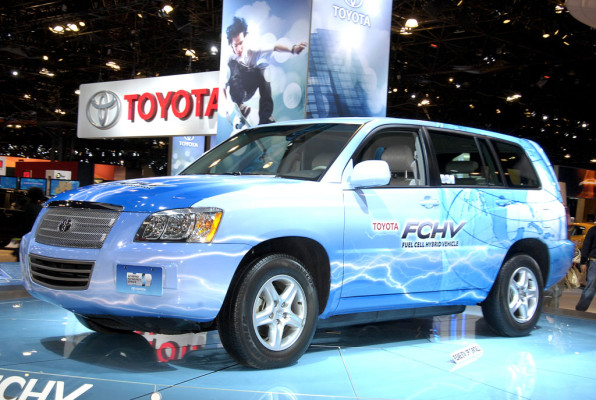 Hybrid-Toyota für Fachhochschule 