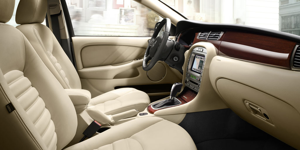 Jaguar X-Type mit 500 neuen Komponenten