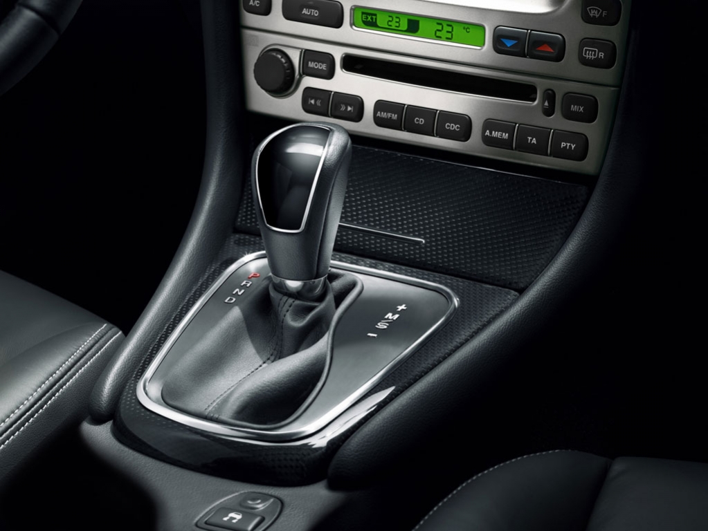 Jaguar X-Type mit 500 neuen Komponenten