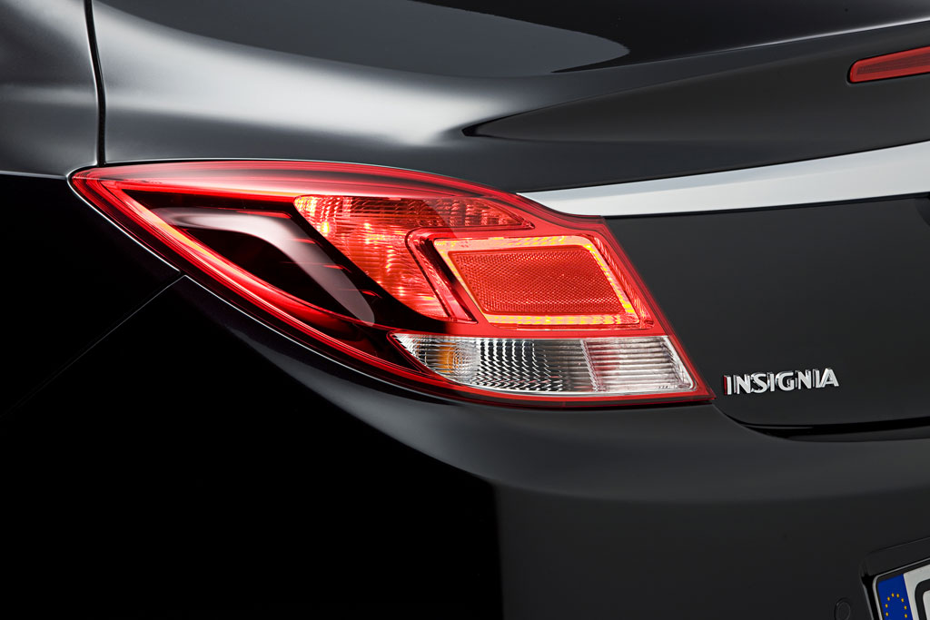 Opel Insignia feiert doppelte Premiere bei der London Motorshow