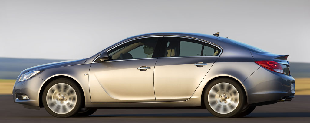 Opel Insignia feiert doppelte Premiere bei der London Motorshow 