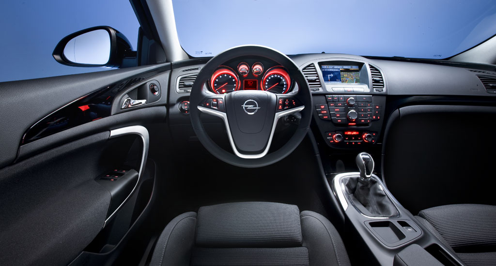 Opel Insignia feiert doppelte Premiere bei der London Motorshow