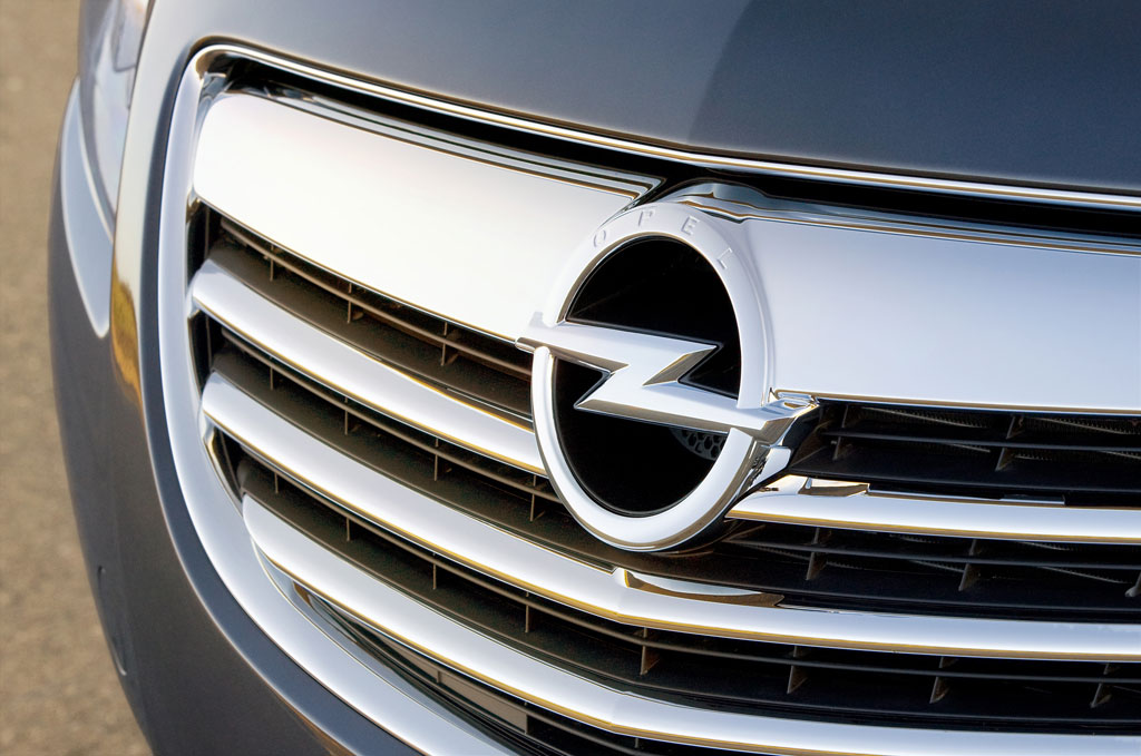 Opel Insignia feiert doppelte Premiere bei der London Motorshow 