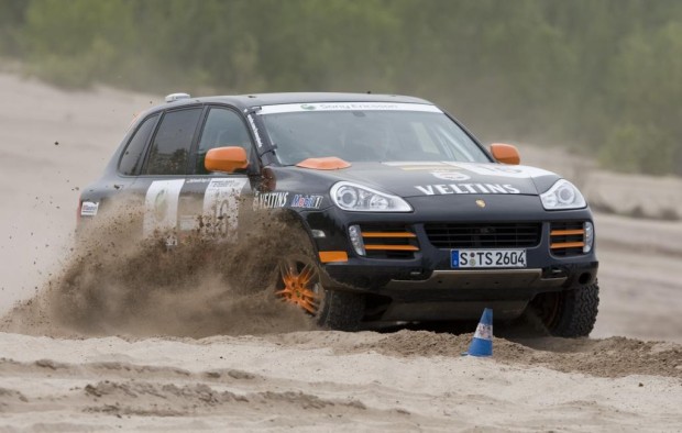 Porsche Cayenne S Transsyberia startet als erstes Fahrzeug