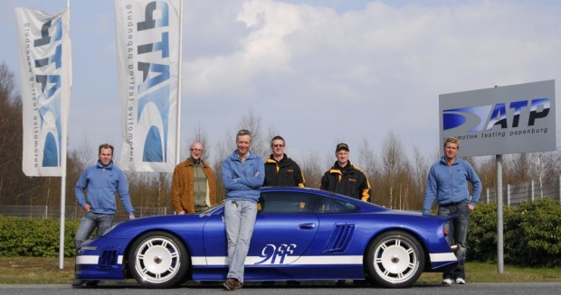 Porsche GT 9 spurtet mit ContiSportContact Vmax auf 409 km/h