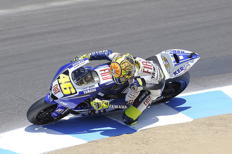 Rossi besiegt Stoner: Zum Sieg zermürbt