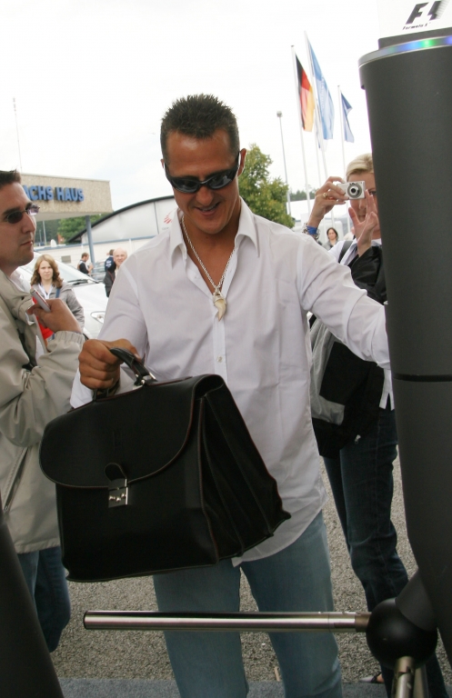 Schumacher Vorsitzender des Sicherheitsfonds: Stolz darauf, helfen zu können 