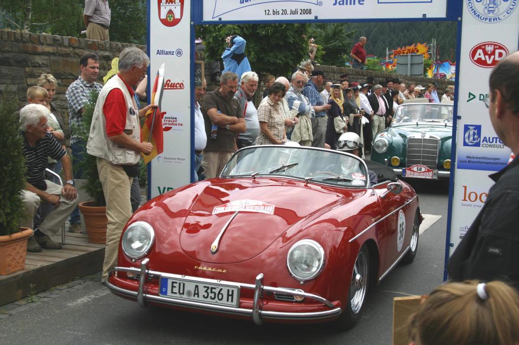 Zwischenbericht: Das rollende Oldtimer-Museum - 2 000 Kilometer Automobil-Geschichte  