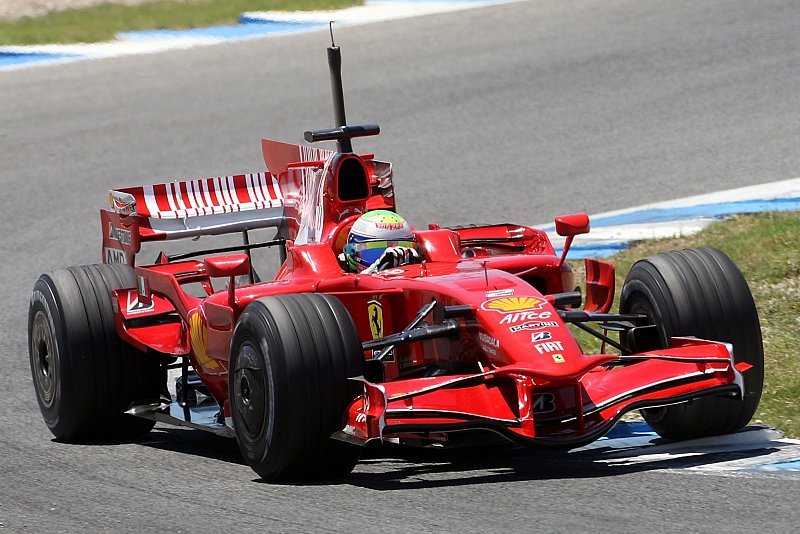 1. Training: Massa und Räikkönen vorne