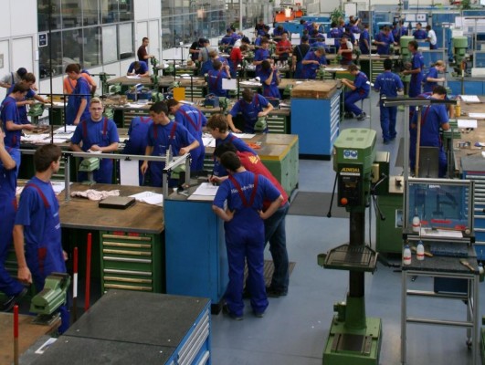 188 neue Auszubildende im Mercedes-Benz-Werk Wörth 