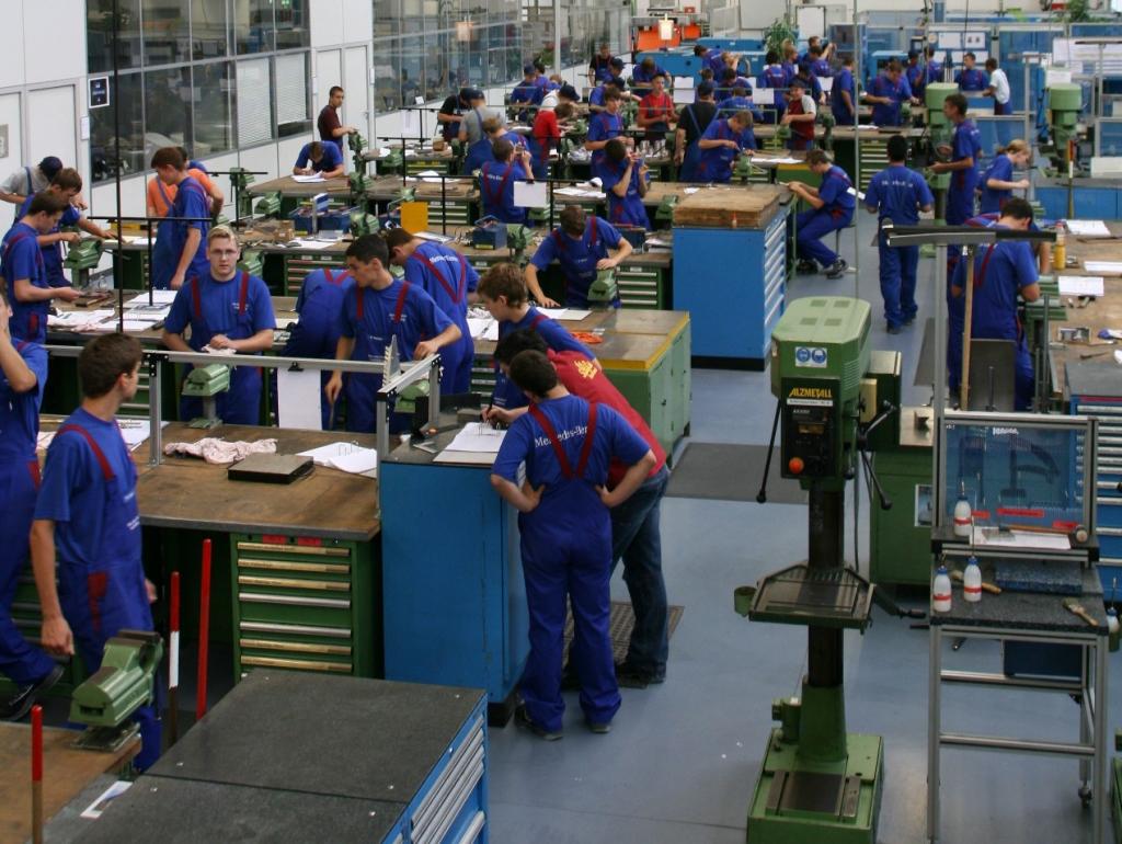 188 neue Auszubildende im Mercedes-Benz-Werk Wörth 