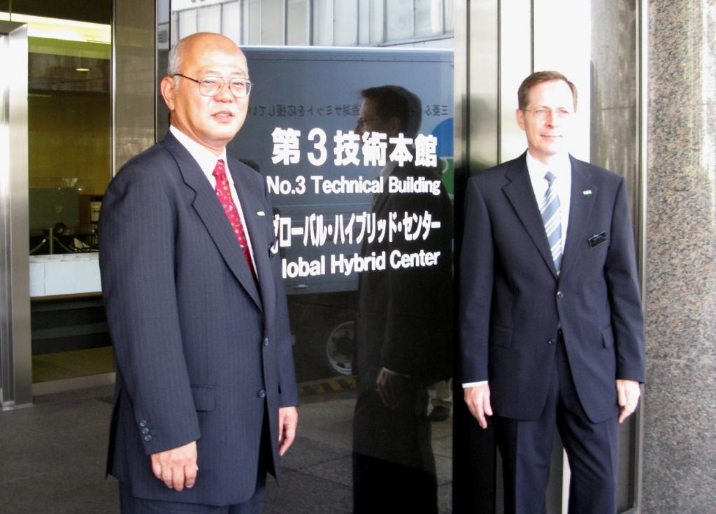 Daimler eröffnet Global Hybrid Center bei Mitsubishi Fuso