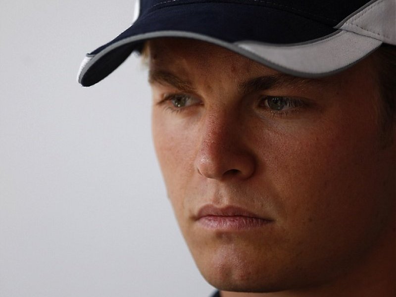 Harte Arbeit in der Sommerpause: Drei Teams fahren, Rosberg radelt