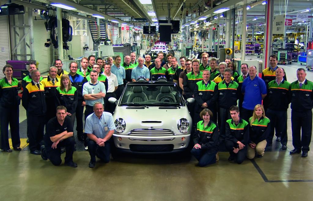 Letztes Mini Cabrio der aktuellen Generation läuft vom Band