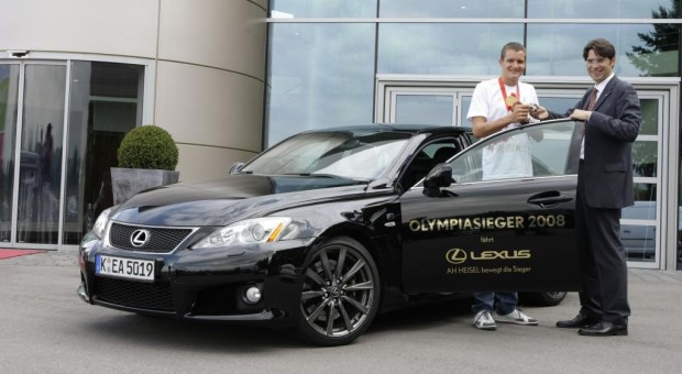 Olympiasieger Jan Frodeno fährt jetzt Lexus IS F