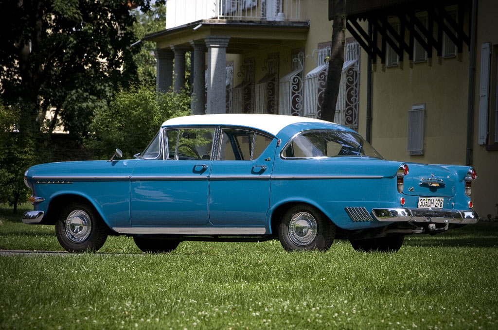 Opel Motorwagen 10/18 PS und Opel Kapitän in neuem Glanz