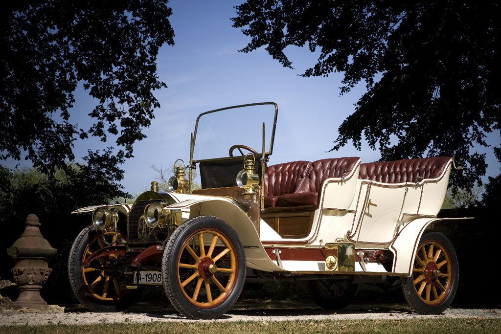 Opel Motorwagen 10/18 PS und Opel Kapitän in neuem Glanz