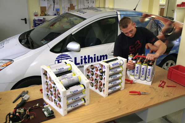 Steckdosen-Hybrid: Großauftrag für Batteriehersteller 