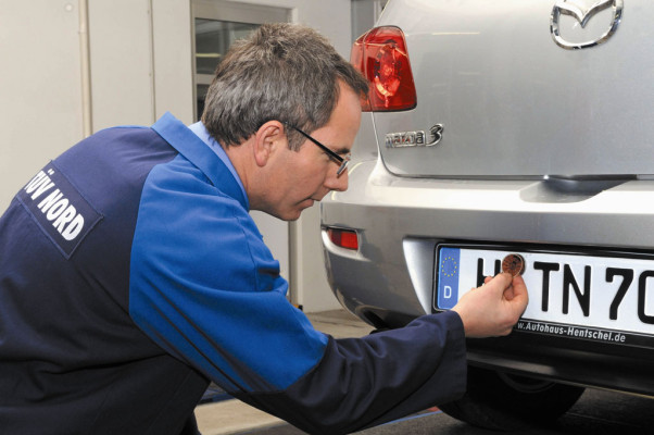 TÜV kontrolliert ab 2009 Fahrzeug-Elektronik 