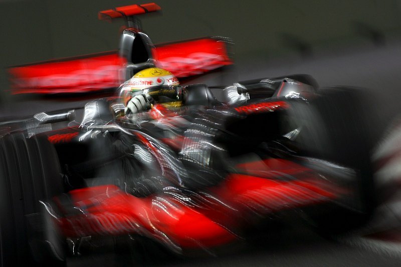 2. Training - Alonso schnappt sich die Bestzeit: Die Nacht lebt