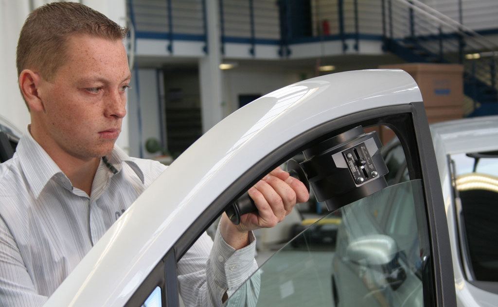 ADAC warnt vor fehlendem Einklemmschutz bei Autofenstern 
