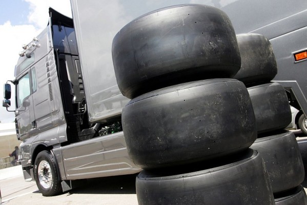 Bridgestone sucht die Reifenmarkierung: Tests und Fotos
