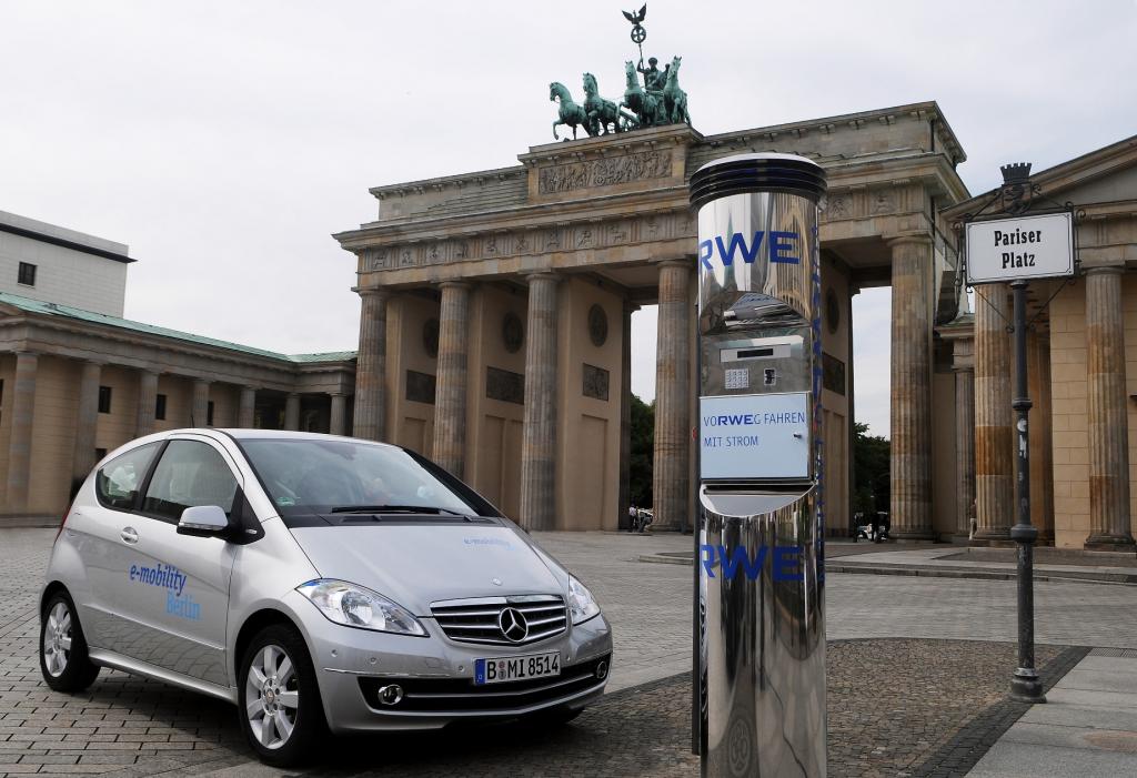 Daimler und RWE starten Großversuch mit Elektroautos in Berlin