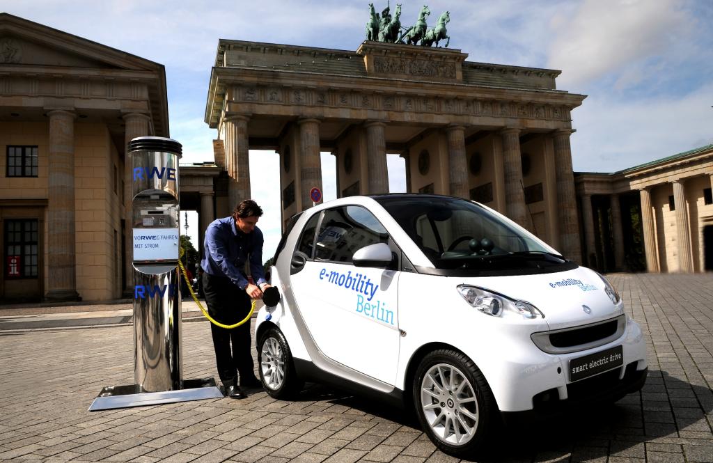 Daimler und RWE starten Großversuch mit Elektroautos in Berlin