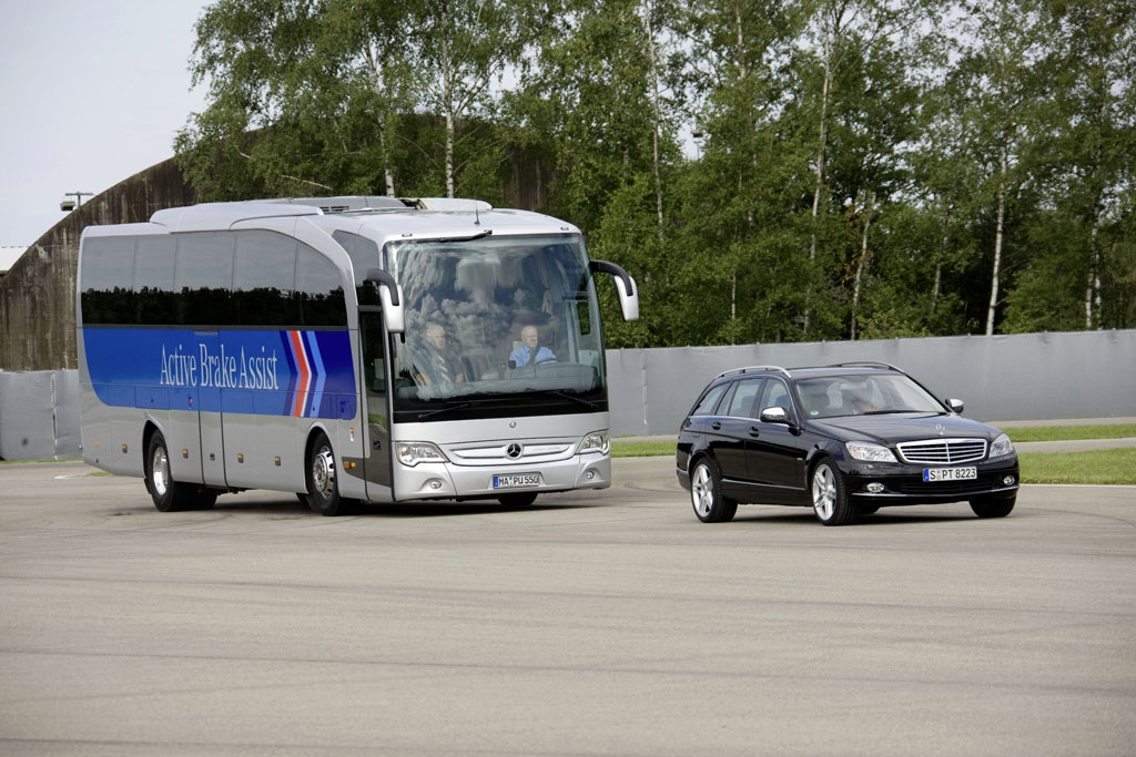 Deutliches Plus an Sparsamkeit und Sicherheit beim Mercedes-Benz Travego  - Bild(2)