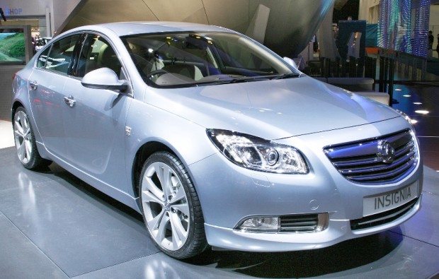 Die ersten 100 Opel Insignia rollen durch Rüsselsheim
